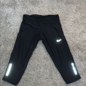 XS Nike dri fit capri leggings
